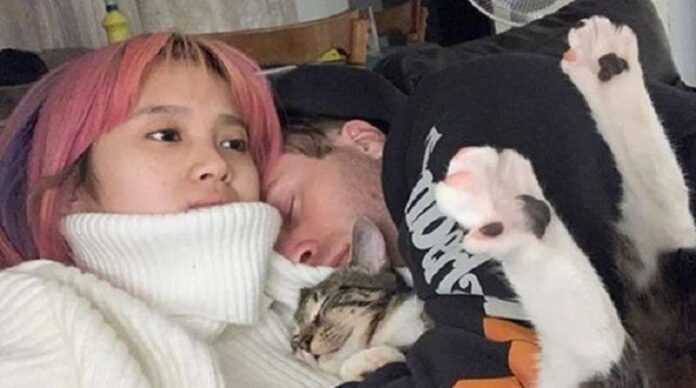 15 People Who Can't Sleep Without Their Pets Cuddled And Everyone Jealous Of Them